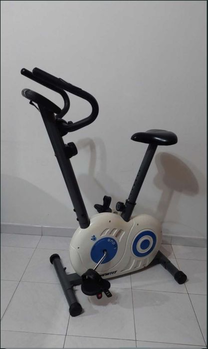 Bicicleta estática Newfit treino / musculação / exercício físico