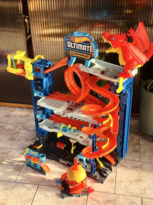 Hot Wheels atak Smoka duży garaż na autka zabawka dla chłopca Smok