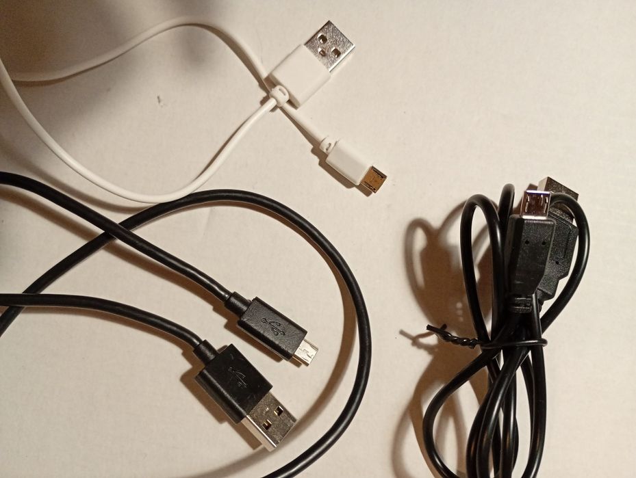 Кабелі USB: Micro-USB, Mini-USB, перехідник USB  — Mini-USB, Mini-USB