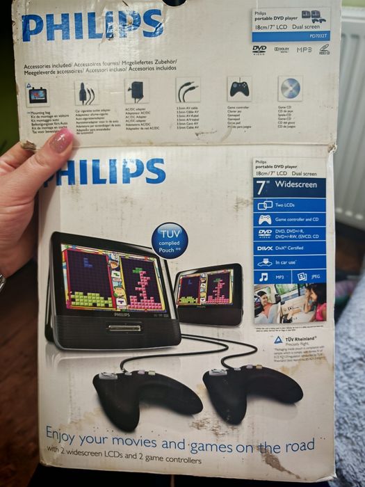 Przenośne DVD Philips - dwa ekrany + pady
