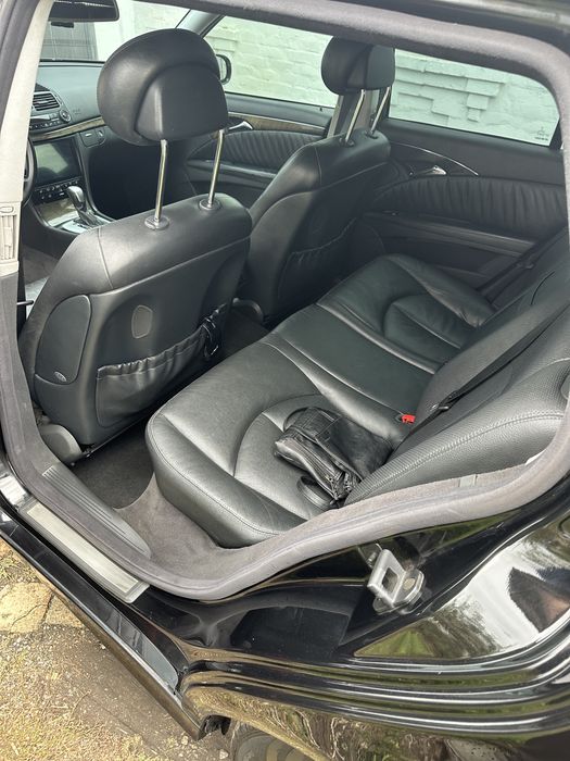 Продам автомобіль Мерседес 211