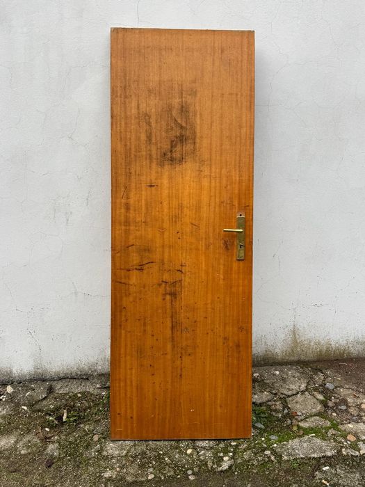 Portas em madeira -abertura para direita