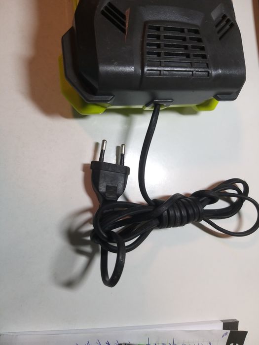 Szybka ładowarka RYOBI RC18150 18V ONE PLUS 5A