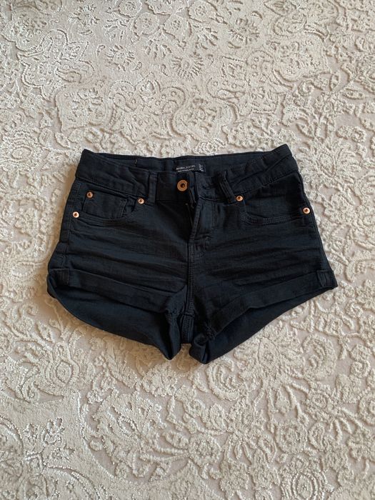 Шорти  Bershka  EUR 34