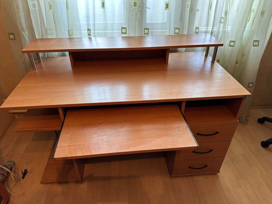 Продам компьютерный стол , иди для учёбы