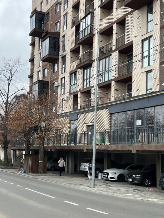 ФАСАДНЕ приміщення в новобудові, ЩЕРБАНЮКА-Г.МАЙДАНУ