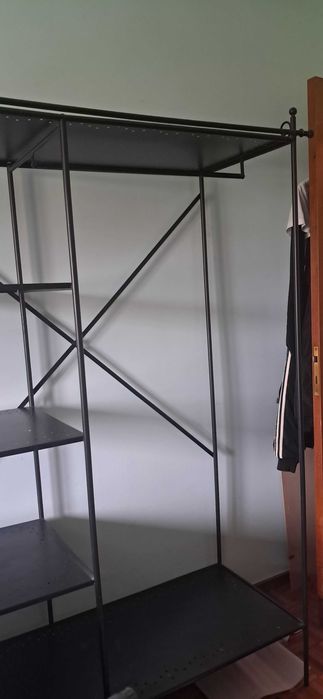 Estante para pendurar e arrumar Roupa