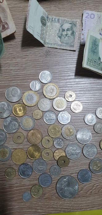 Notas e moedas coleção