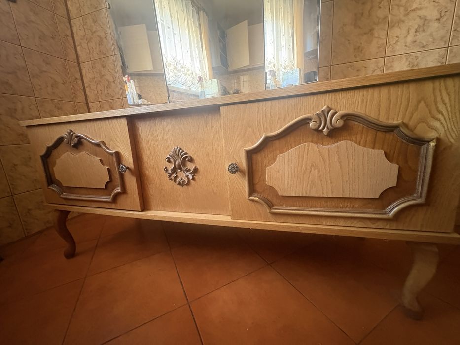 Toaletka w stylu ludwikowskim