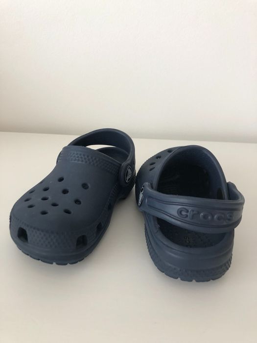 Crocs azuis tamanho 21