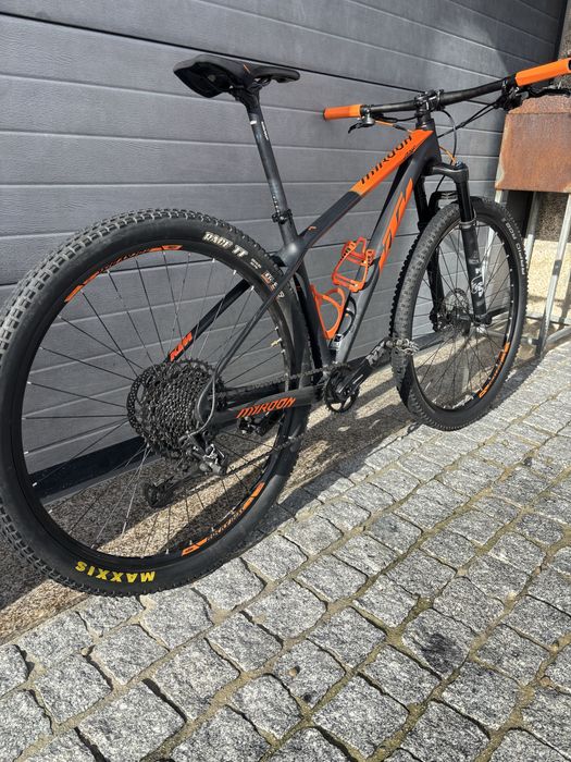 Ktm myroon one carbono