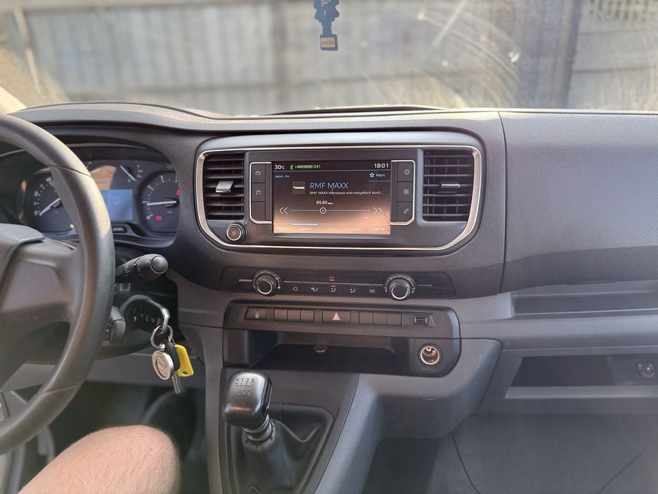 Wynajem Busa Peugeot Expert 5 osobowy Faktura VAT brygadowka