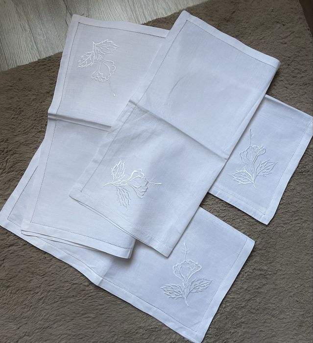 Zestaw 4 serwetki bawełniane białe z haftem