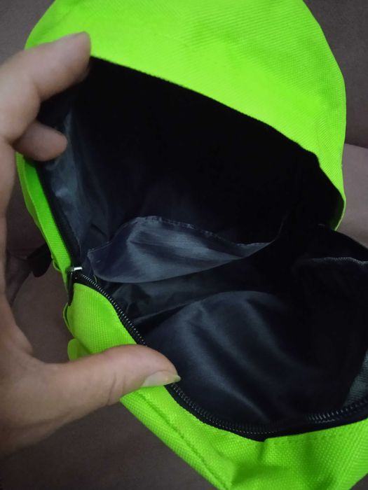 Стильний яскравий рюкзак