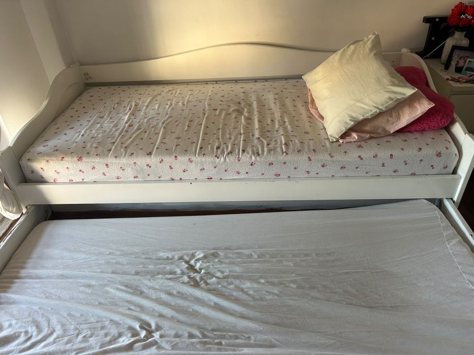 Cama de solteiro dupla