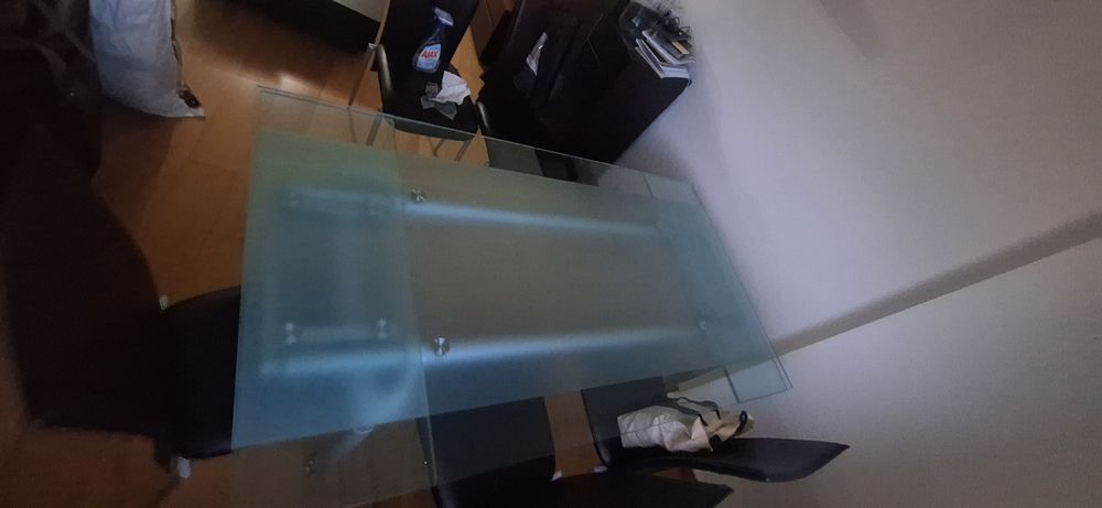 Mesa de jantar em vido