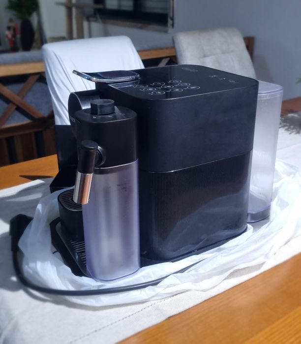 Máquina Nespresso - Grand Lattissima preta