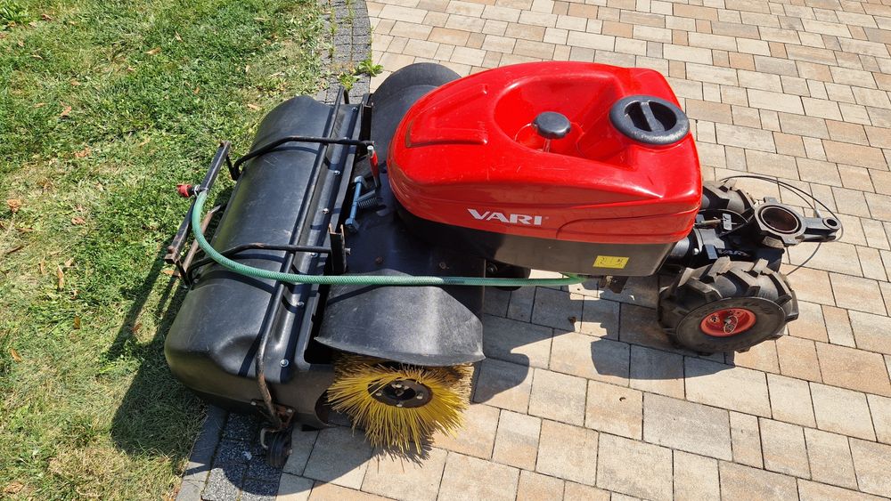 Zamiatarka Vari z koszem i przekładnią