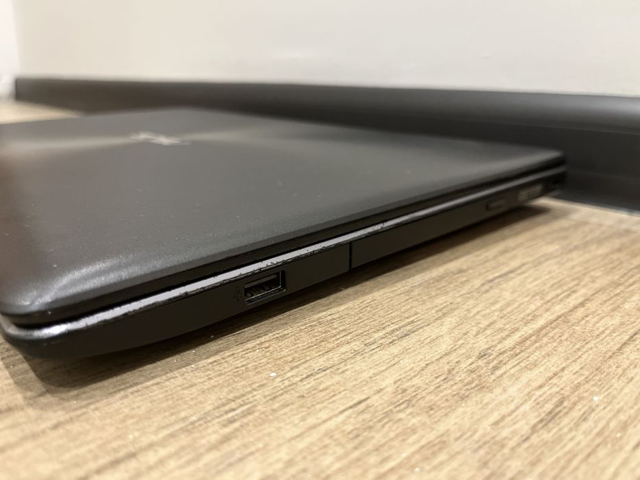 Ноутбук Asus X550L