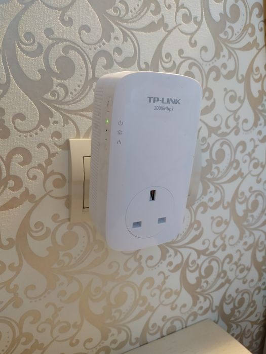 Комплект адаптерів TP-Link AV2000 2-Port Gigabit Passthrough Powerline