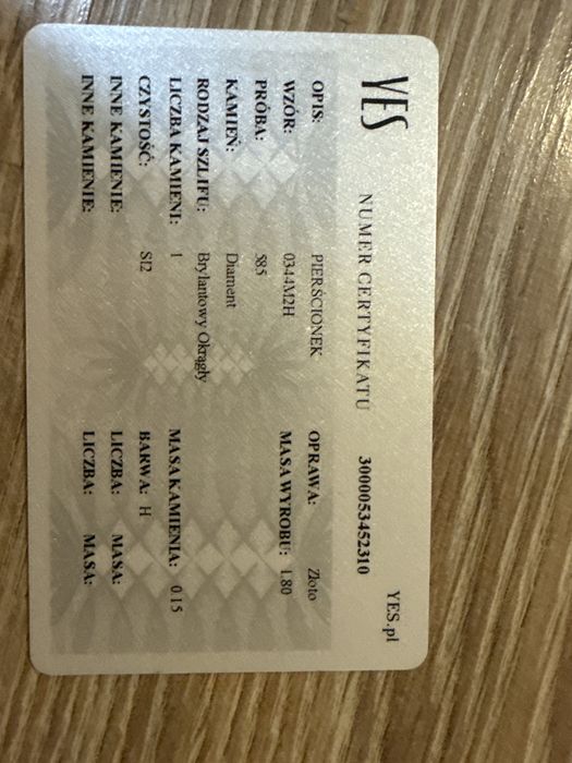 Sprzedam pierścionek z diamentem