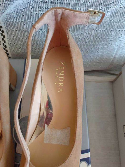 sapatos como novos para senhora da marca zendra do corte inglês