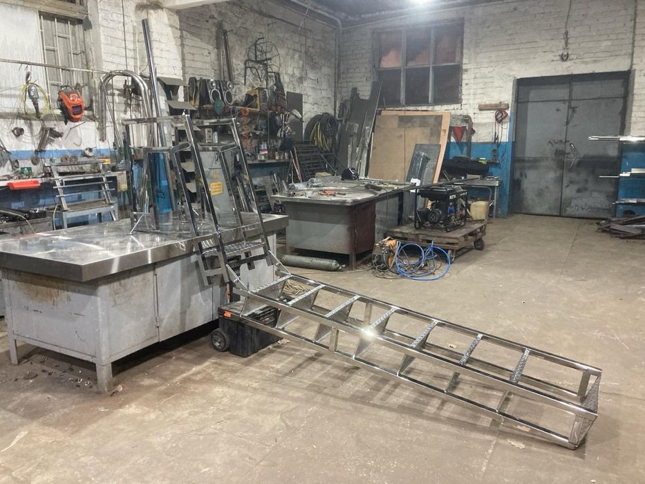 Лестницы в бассейн, поручни, перила с нержавейки, нержавеющей стали