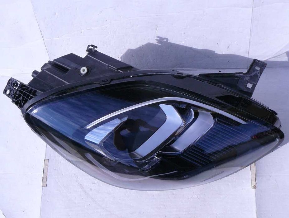 FORD PUMA MK2 Lampa przednia prawa LED H1