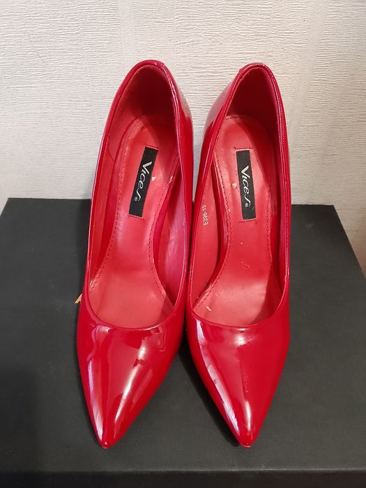 красные туфли-лодочки Vices