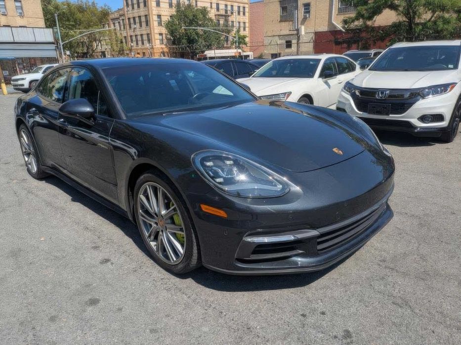 Porsche Panamera      2018