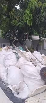 Fazemos limpezasde casas,garagens,arrecadações   (serviço sobre orçamento )