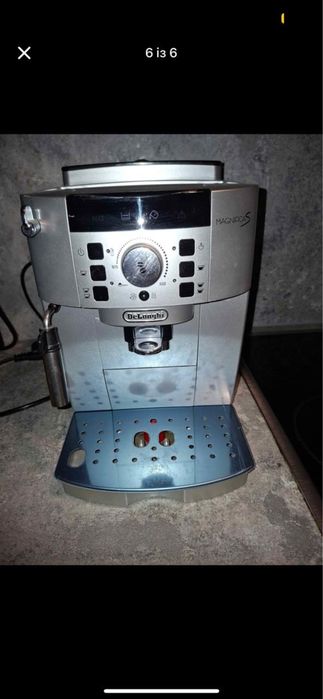 Кофемашина Delongi magnifica s