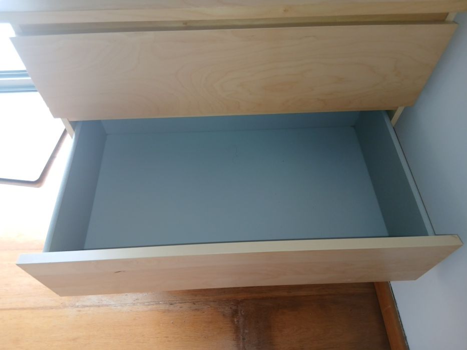 Mesa comoda, camiseiro ikea