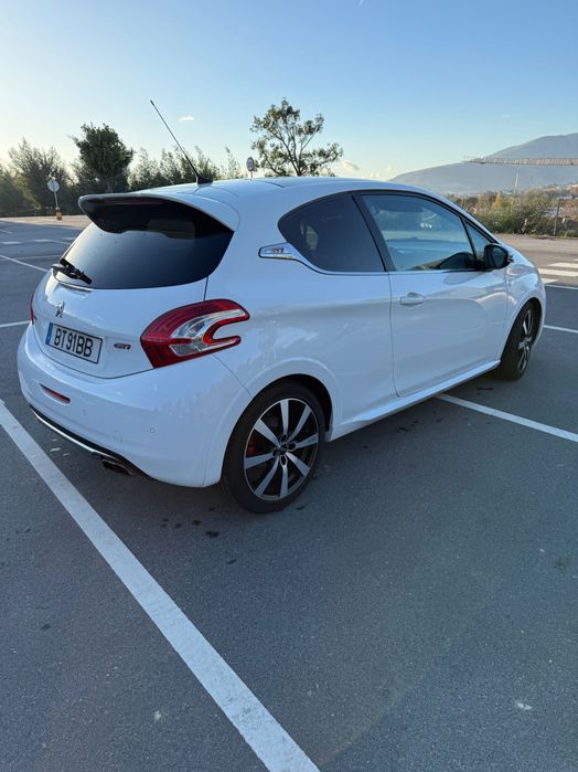 Peugeot 208 gti  thp