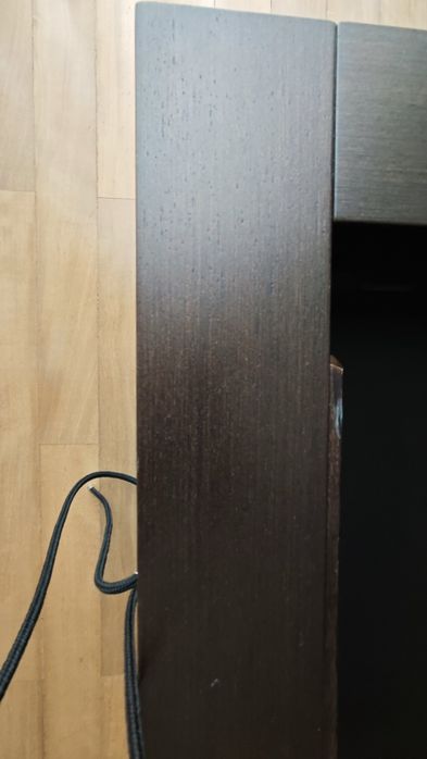 Cama de casal e mesa de cabeceira em wenguê chocolate
