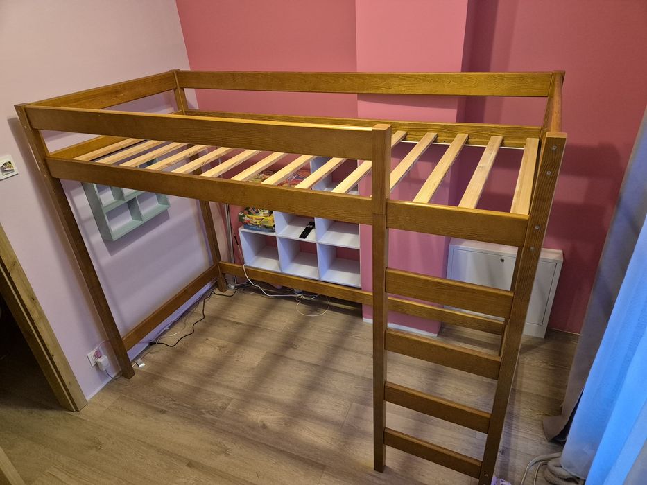 Łóżko na antresoli