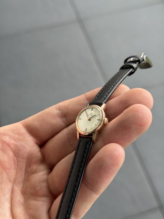 Zegarek damski Omega - złocony