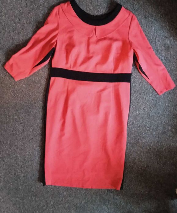 Jasno czerwona sukienka z kołnierzykiem r. 42/44