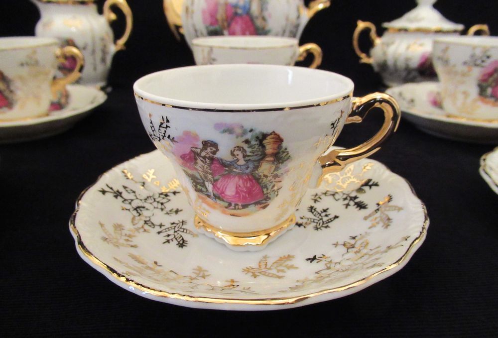 Serviço de Café em Porcelana Europeia (Ref. 14)