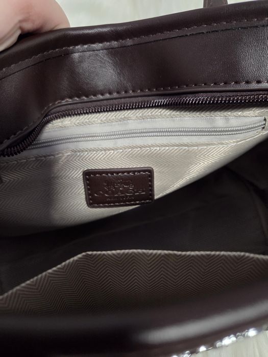 Дуже гарна новиночка, вмістка Coach  шоколад та чорна