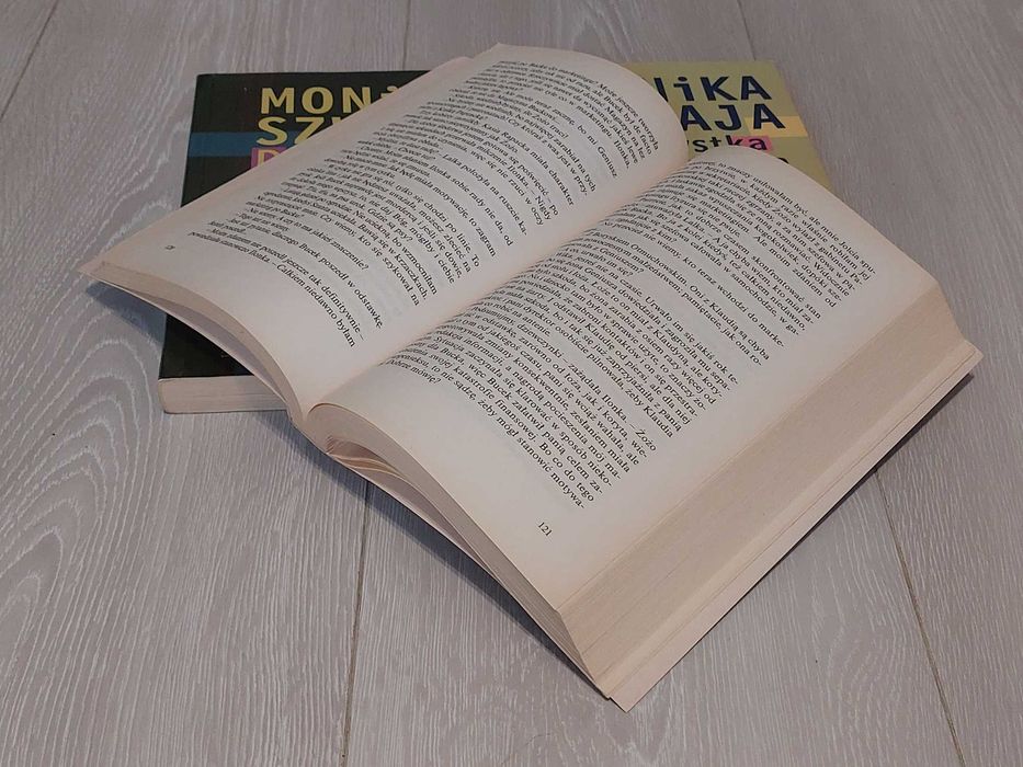 Monika szwaja 4 książki