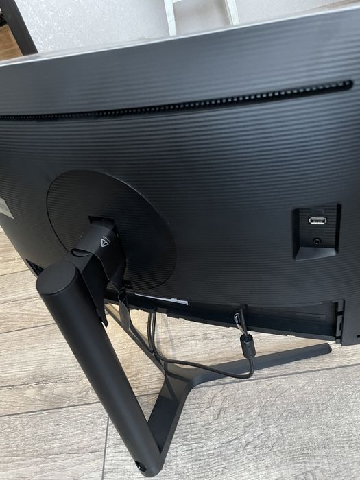 Монітор Samsung C27H800F