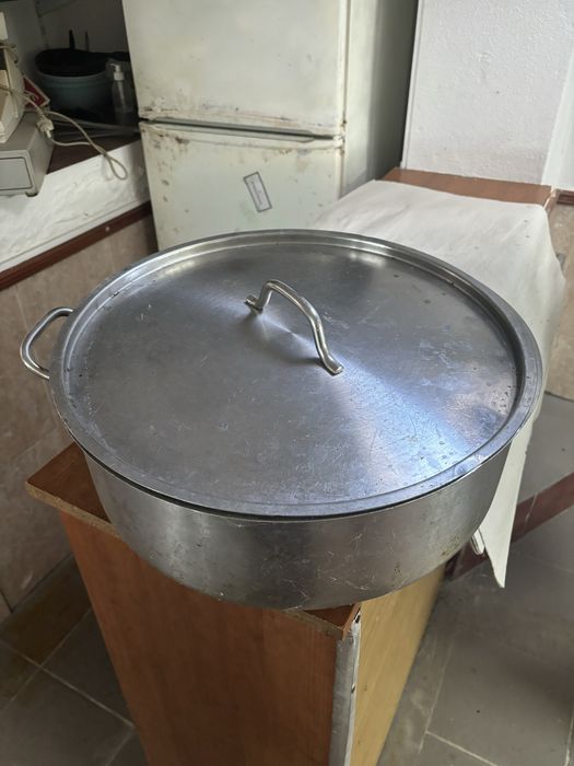 Panela grande de uma pega