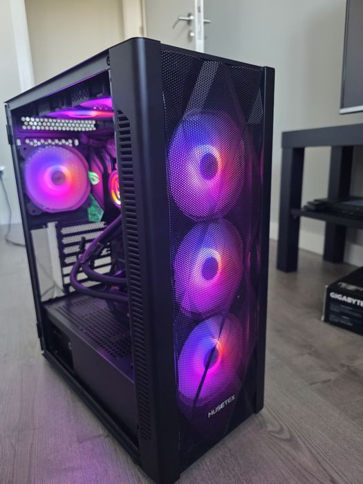 Torre gaming em excelente estado