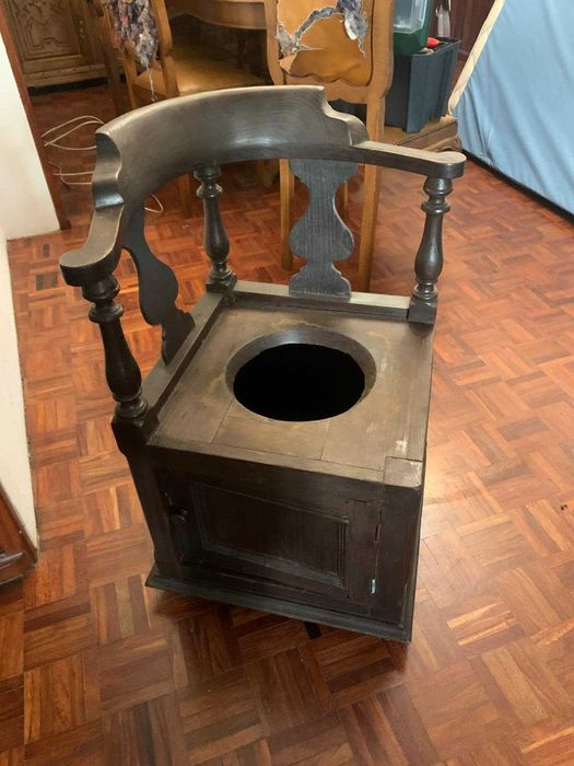 Cadeira de Retrete Antiga