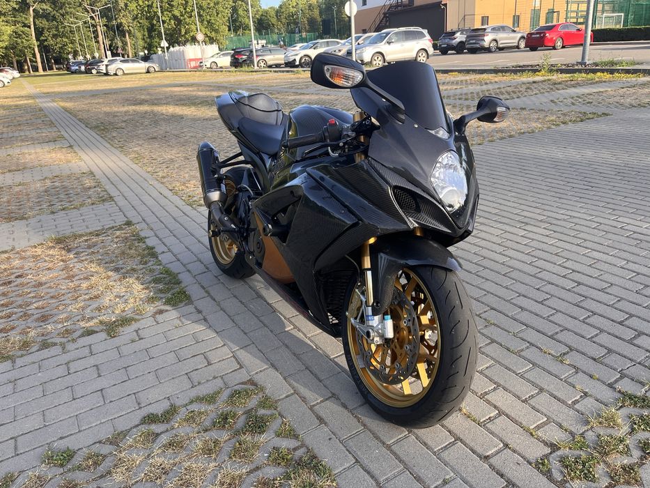 Продам suzuki gsxr 1000 k7-k8