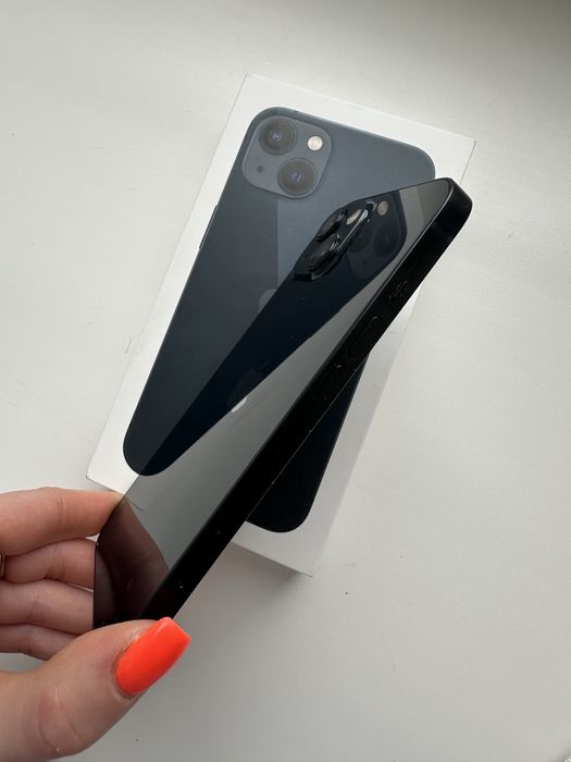 смартфон iPhone 13