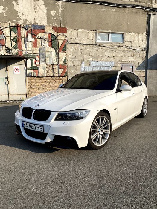 BMW E90 328xi 2010 3.0I