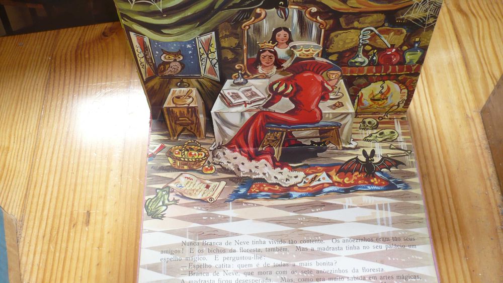 Livro Infantil com Relevo Edições Majora - Antigo