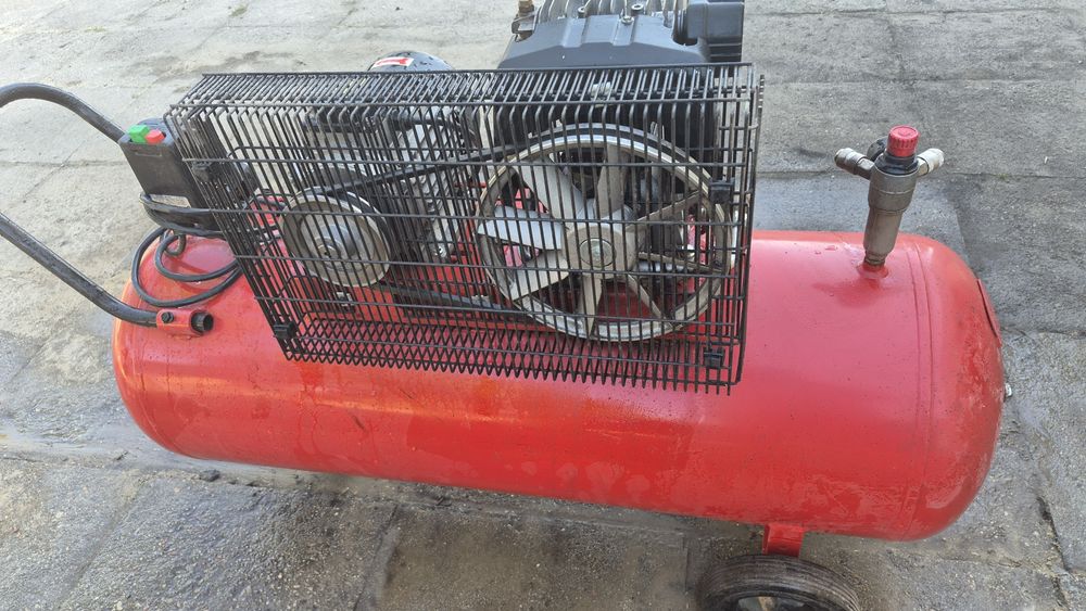Sprzedam roczny kompresor 150 l Fini
